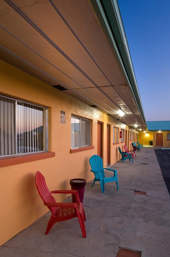 Sunset Motel Moriarty Exteriör bild