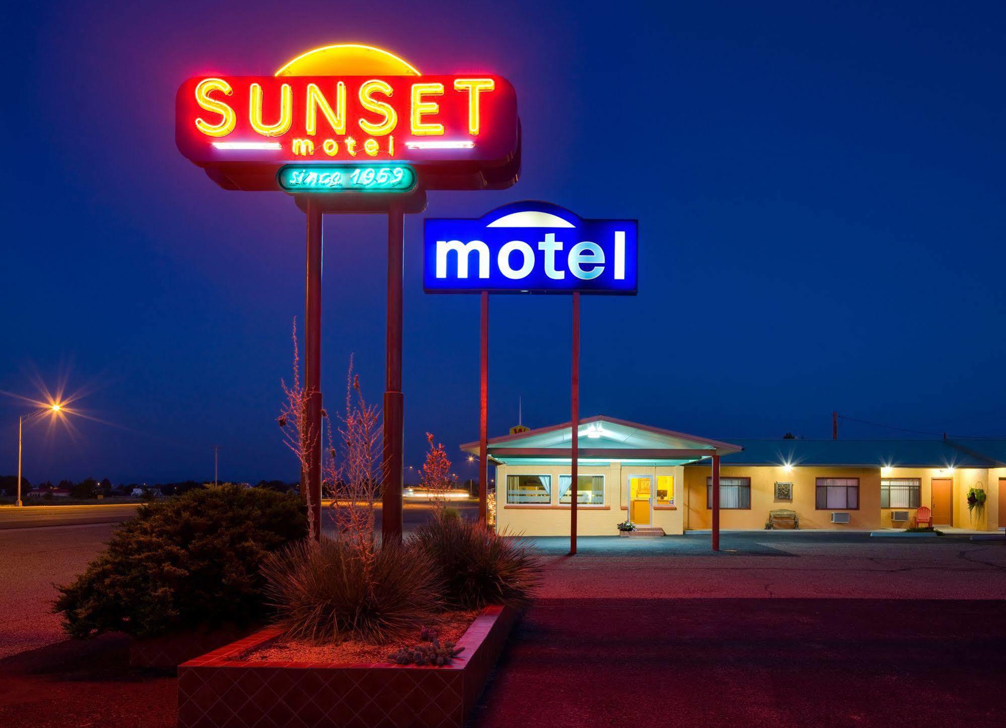 Sunset Motel Moriarty Exteriör bild
