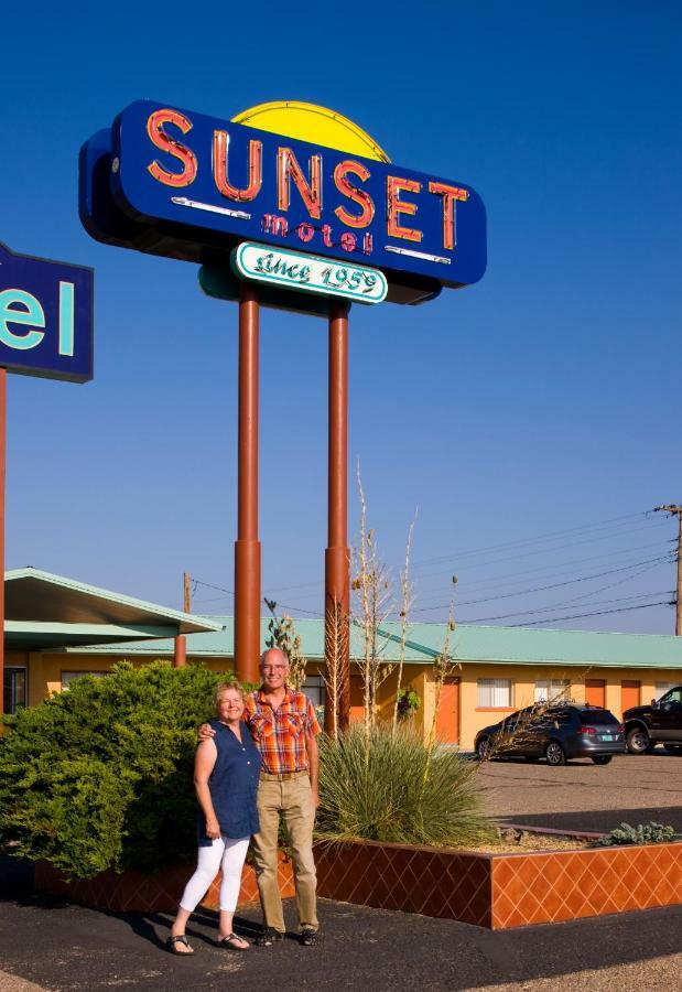 Sunset Motel Moriarty Exteriör bild